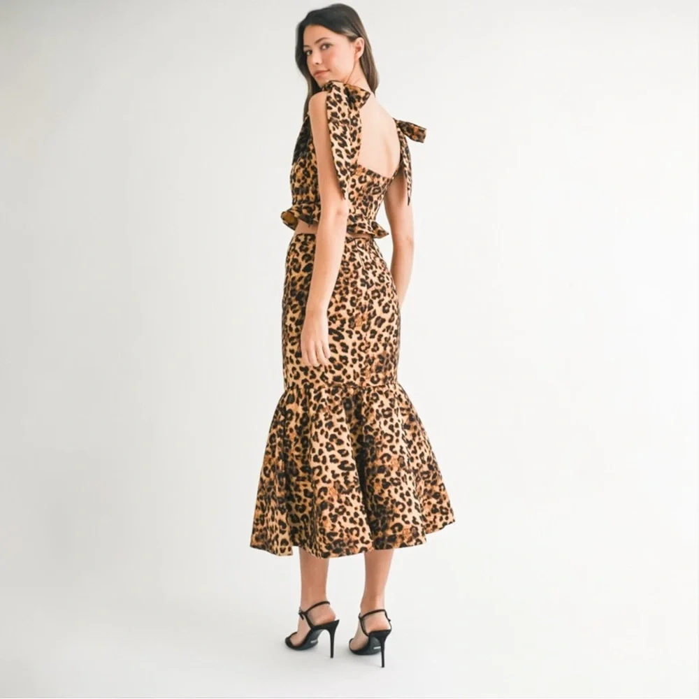 Chic Leopard Print Ruffle Crop Top and Midi Skirt Set - Picture 9 of 11